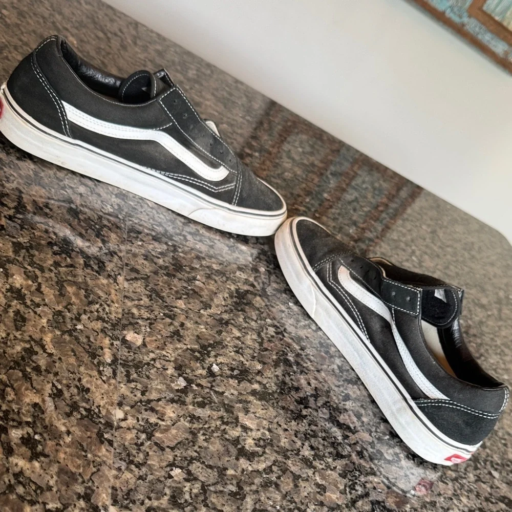Vans Men's Black and White Sneakers EUC 11
